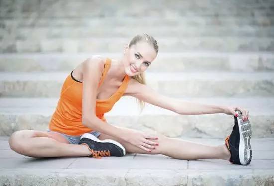 健身拉伸的正确方法和注意事项,健身拉伸的正确方式