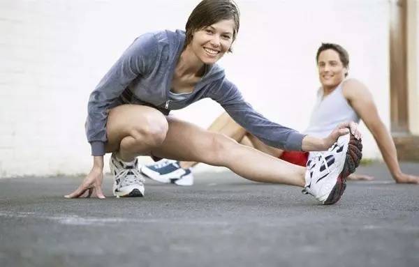 健身拉伸的正确方法和注意事项,健身拉伸的正确方式