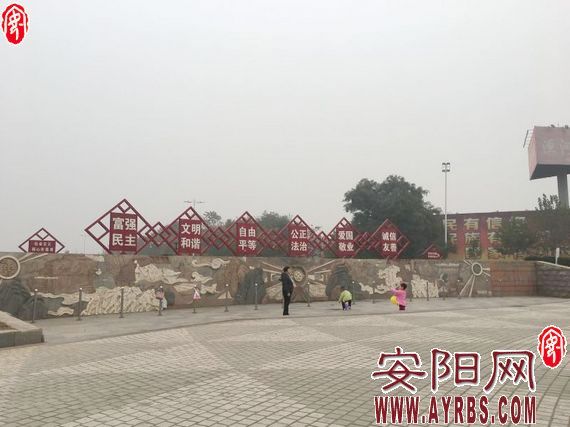 门头牌匾展开了专项整治,王官庄街道开展门头牌匾整治行动