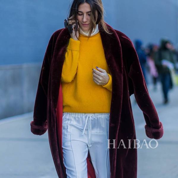 你眼中的基本款毛衣，谁实话还是挺重要的！街拍打卡，原来人人都爱穿这样的毛衣……