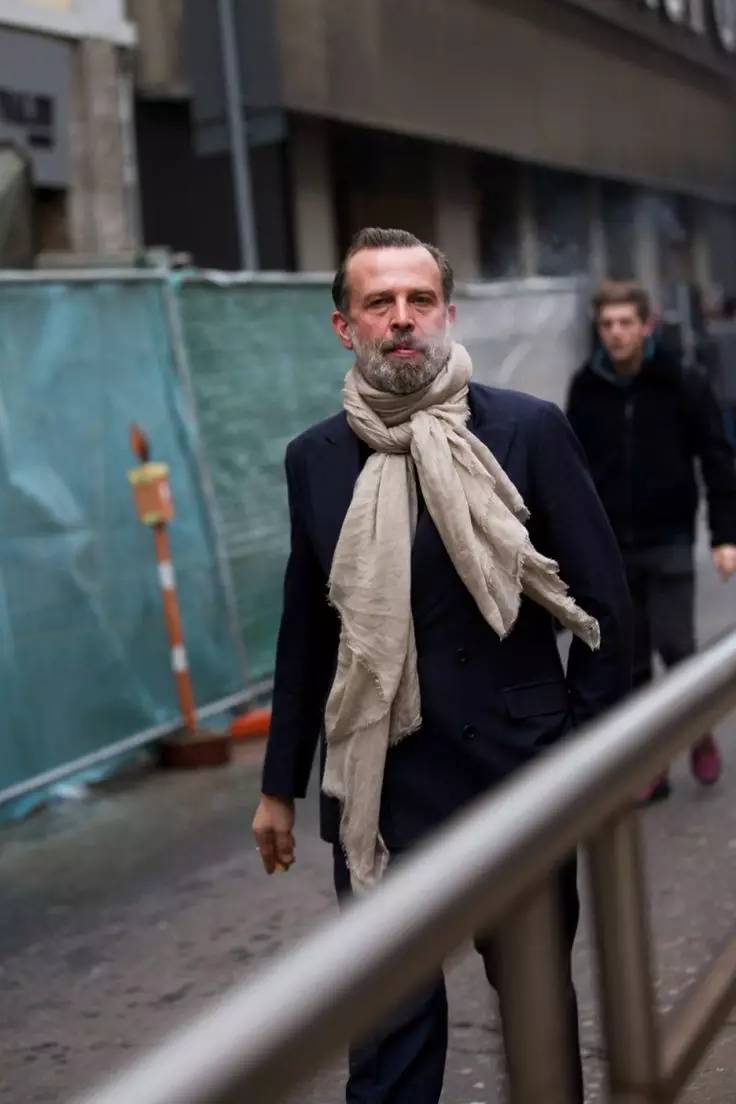 抽烟没格调、雪茄太做作，为什么不试下烟斗