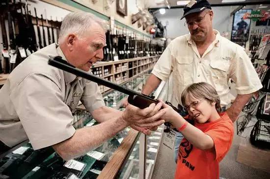 美国留学生如何合法持枪,海外怎么训练枪支