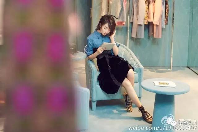 「倒包行动」快来跟橙妹围观女明星包包里的秘密~