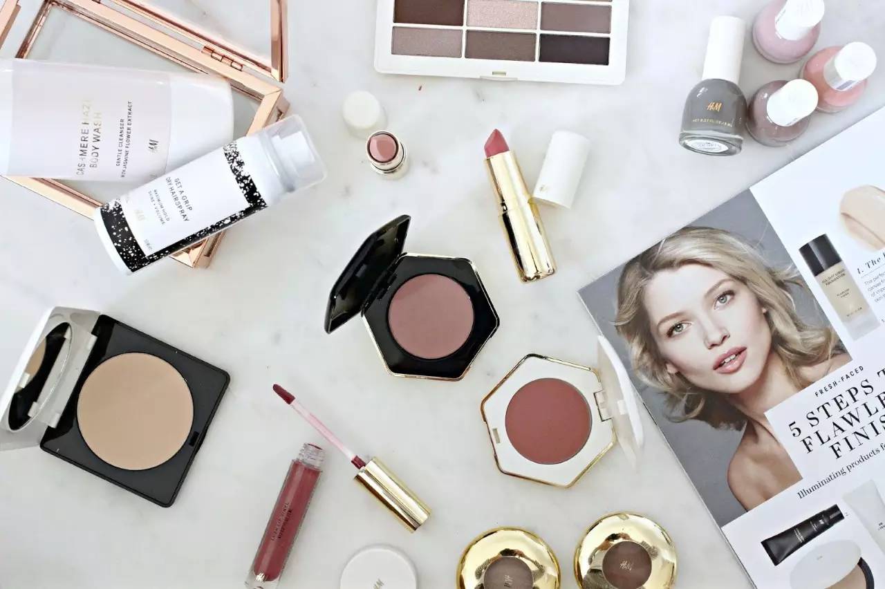 HM指甲油试色|比起丑炸天的衣服,它家指甲油美到惊人