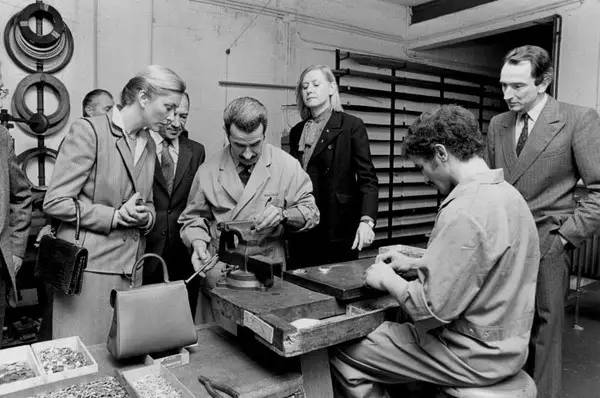 2017年这10家大牌店将空降成都！维秘旗舰店、Delvaux、钟书阁都要来了！