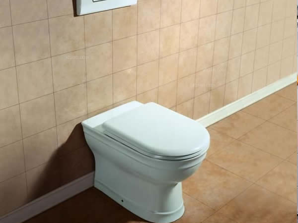 老师傅忠告:家里马桶绝对不能随便乱移位,要移动必须这样操作!