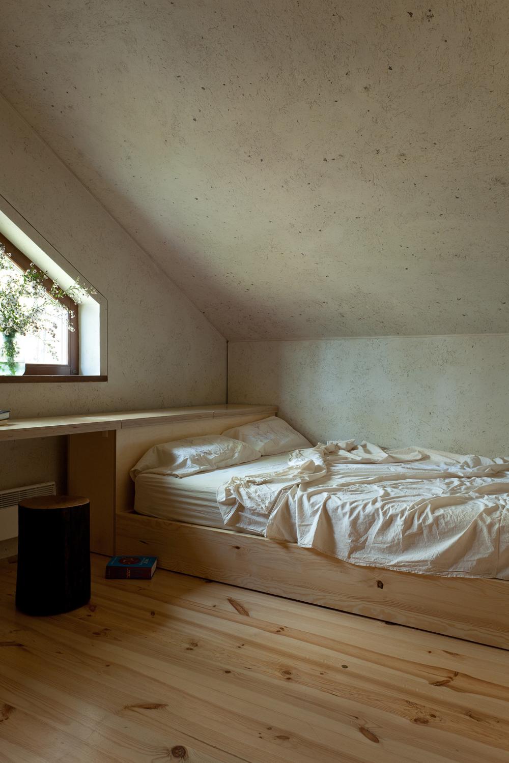 暖气管漏水找物业还是自己找人修,暖气管漏水由谁来修