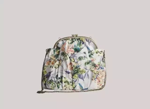 宾大女神将旧衣服“打包”送上了时尚周,居然得到名模一致追捧!