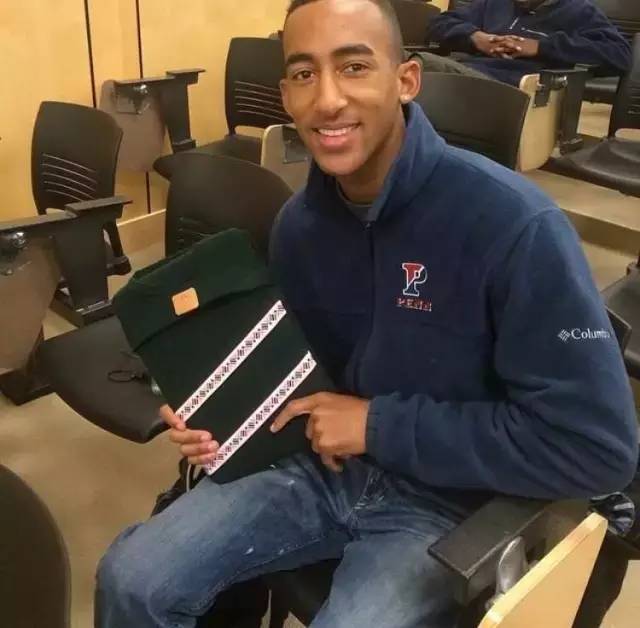 宾大女神将旧衣服“打包”送上了时尚周,居然得到名模一致追捧!