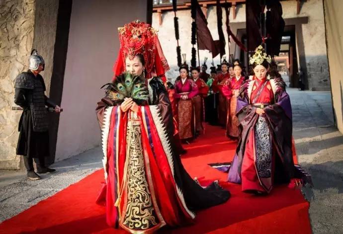 没有它，在古代就没法成亲，你最熟悉的陌生婚俗——却扇