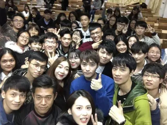 吃饭时直播,睡觉时赶路,《微能力者》校园宣传使出微能力!