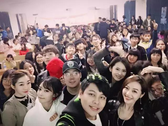 吃饭时直播,睡觉时赶路,《微能力者》校园宣传使出微能力!