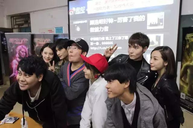 吃饭时直播,睡觉时赶路,《微能力者》校园宣传使出微能力!