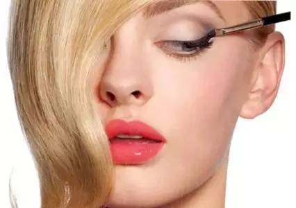 秋冬显白橘调口红,最新款色号口红女神必备