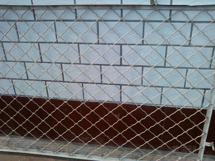 原来防盗网真的可以防盗,现在阳台都装什么样的防护栏