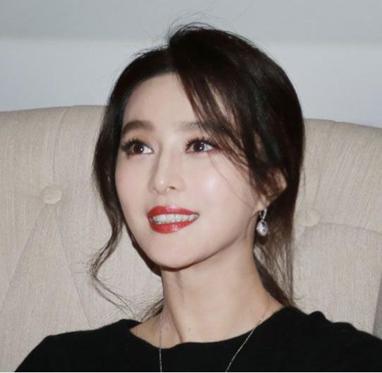 赵丽颖额头小碎发怎么剪,短发扎发大全简单又好看赵丽颖