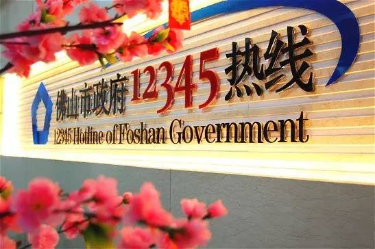 东营40多岁男子骗老人钱被抓走,东营骗老人的视频