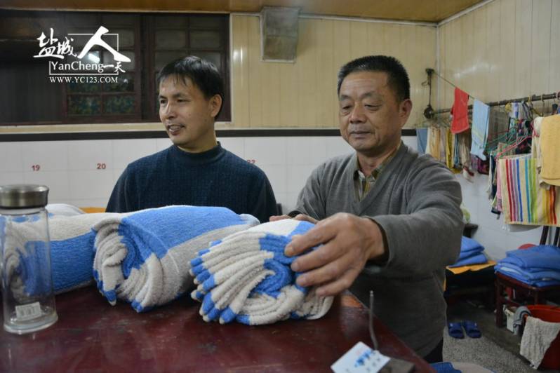 盐城人的一天第28期老盐城浴室搓背工——武兆华的搓背人生