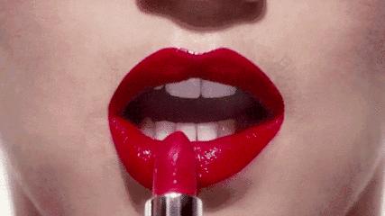 推荐大红色的口红 (滋润的大红色口红推荐)