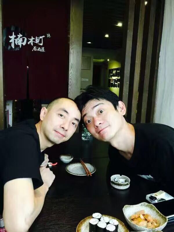 不当翻译官，他钻进居酒屋11年，终在山城做出最旧最暖的日料铺