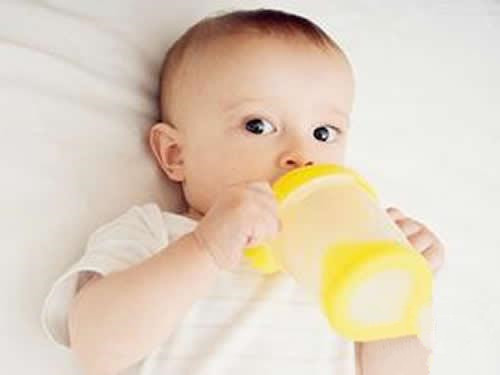 冬天宝宝脸皴了不愿擦霜,冬天宝宝脸皴了擦甘油可以吗