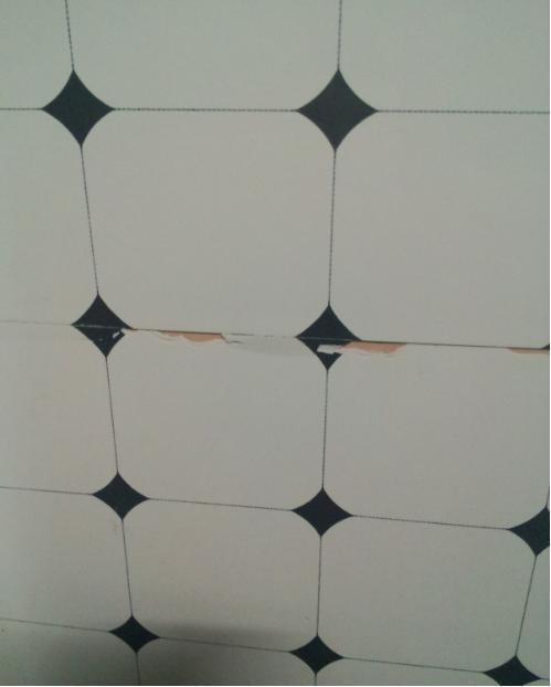 卫生间瓷砖脱落开裂,卫生间瓷砖破裂脱落怎么补救