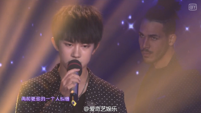 易烊千玺生日演唱会跳舞视频,易烊千玺归来生日会礼包