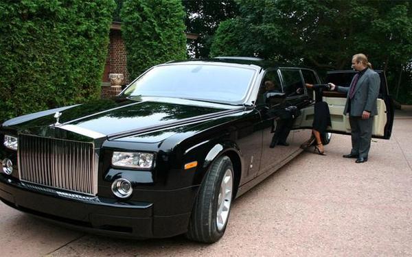 劳斯莱斯有多少把雨伞,一个劳斯莱斯车标值多少钱