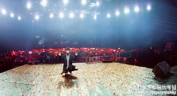 易烊千玺面对粉丝说娶我,易烊千玺微博之夜走路王俊凯王源