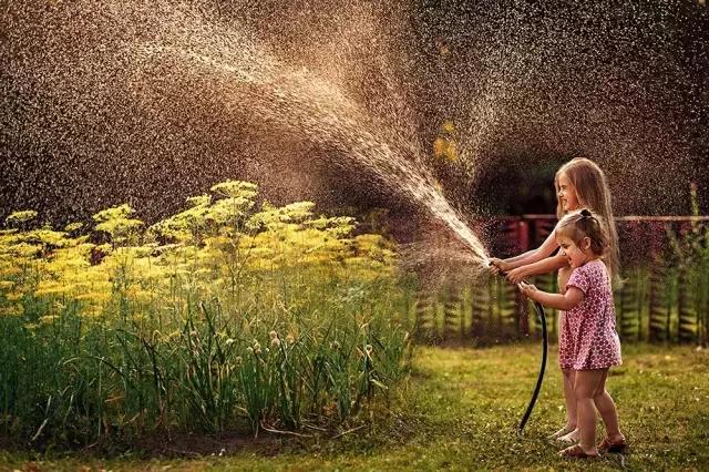 单反相机闪光不闪什么原因,单反拍照亮光的地方一直闪