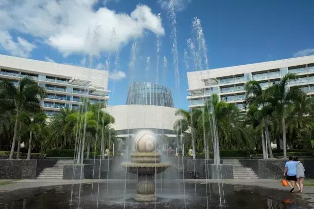 杨幂刘恺威最新一期从酒店出来,杨幂刘恺威法国巴黎定情之作