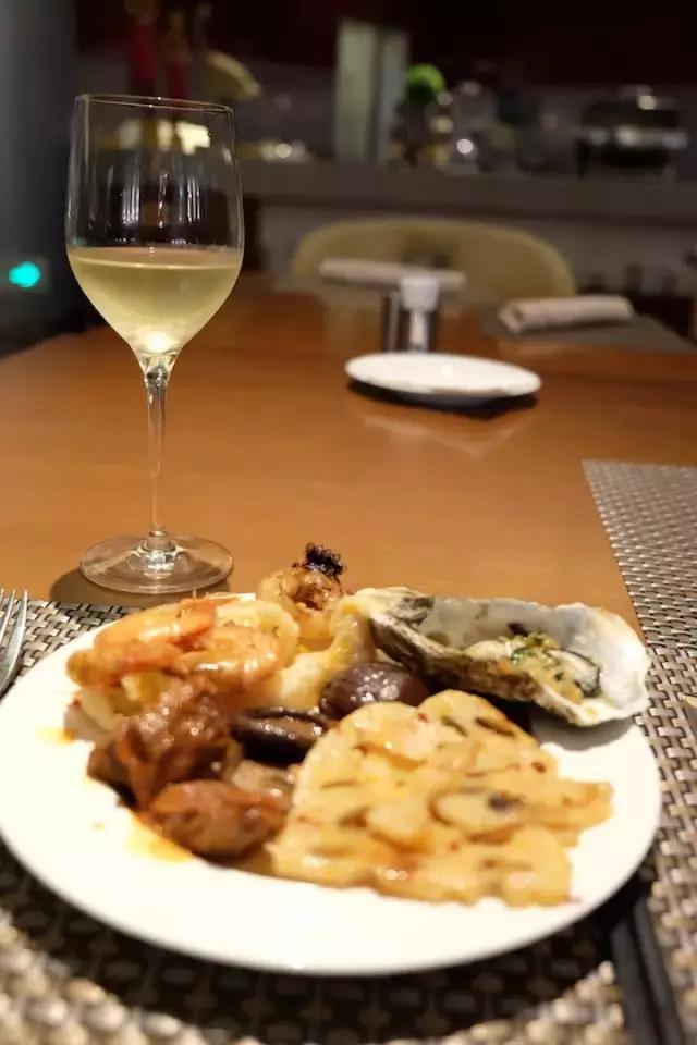 杨幂刘恺威最新一期从酒店出来,杨幂刘恺威法国巴黎定情之作