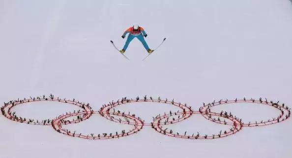 去不了远方就在家门口玩,去不了就在家门口滑冰