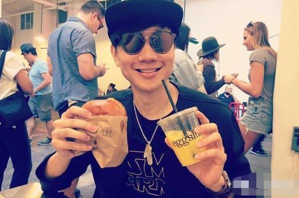 王思聪敢给王可可买这条狗链,看来是决心挑衅整个娱乐圈了