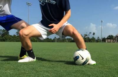 瓒崇悆鑳岃韩鎷跨悆瀹炴垬,瓒崇悆鑳岃韩鎷跨悆鎶ょ悆瑙嗛瀹炴垬