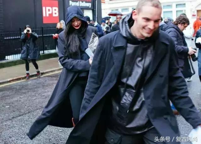 连帽卫衣今年很流行,长款连帽卫衣怎么穿才好看