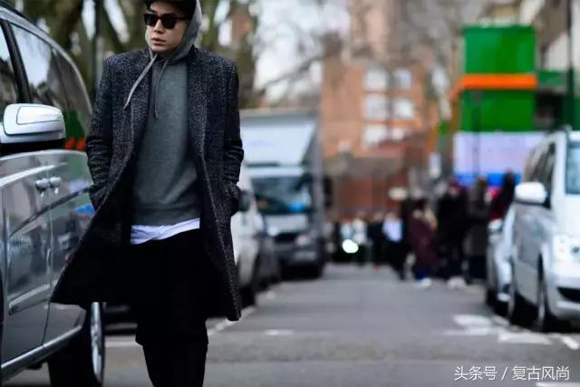 连帽卫衣今年很流行,长款连帽卫衣怎么穿才好看