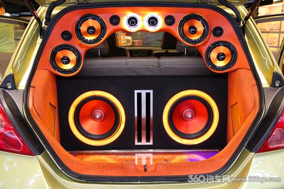 开了音乐就听不到噪音了,开了音响却没声音