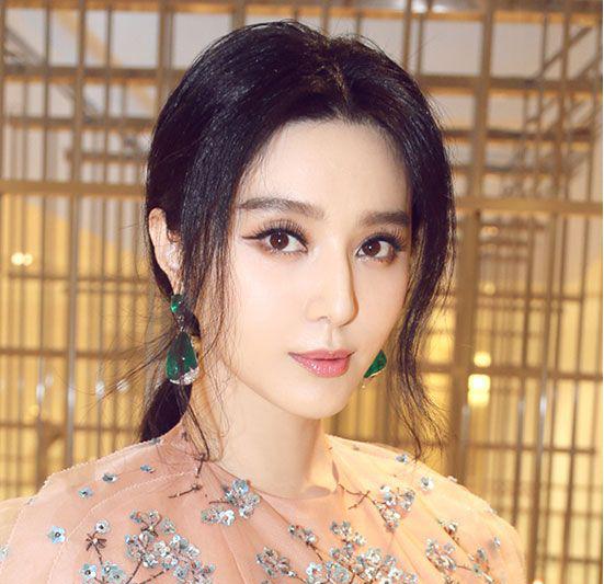 赵丽颖额头小碎发怎么剪,短发扎发大全简单又好看赵丽颖