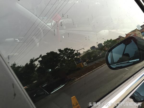 哈弗h2前挡风玻璃内贴的膜,哈弗h2白车身贴膜黑顶