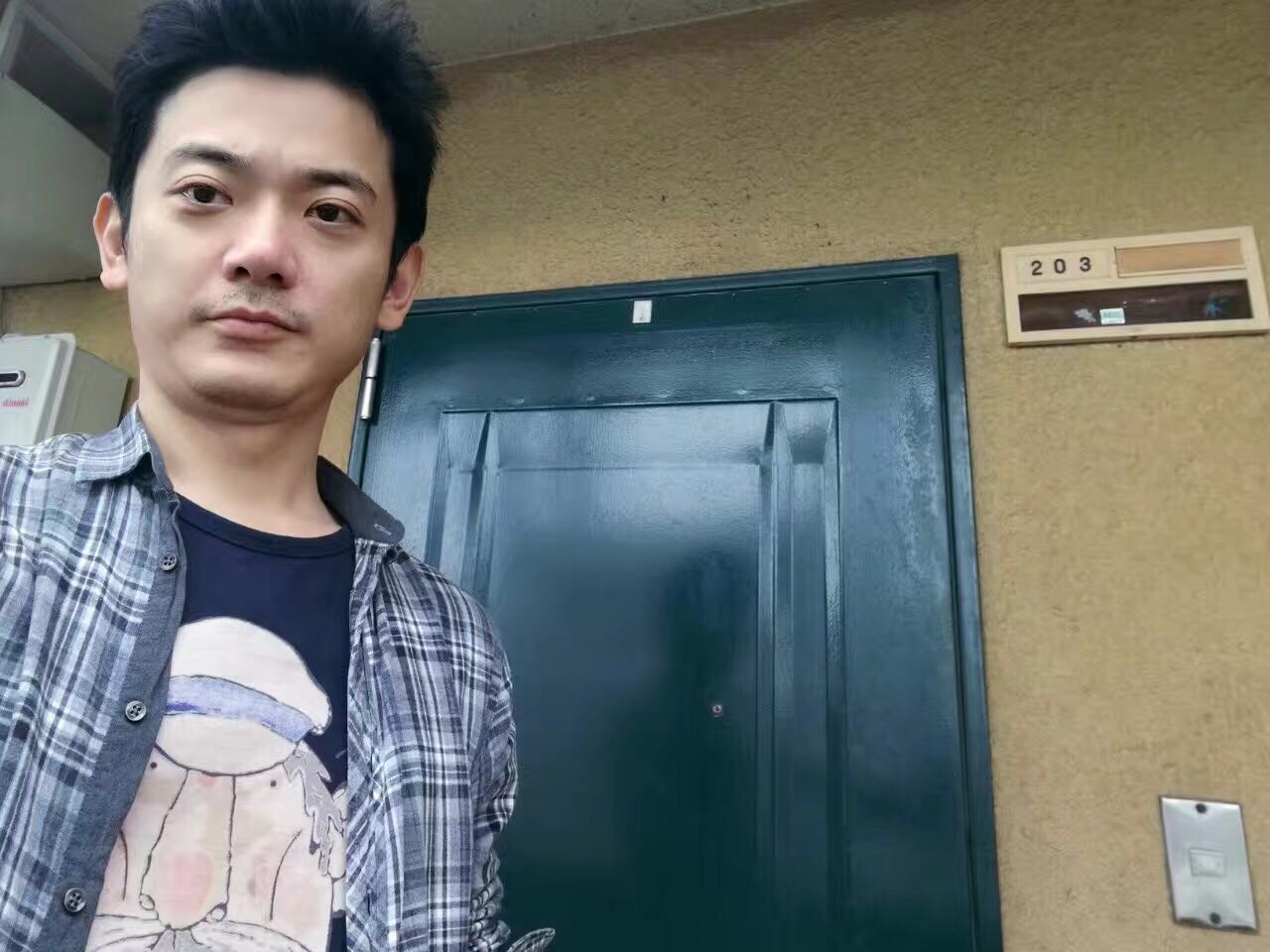 不当翻译官，他钻进居酒屋11年，终在山城做出最旧最暖的日料铺