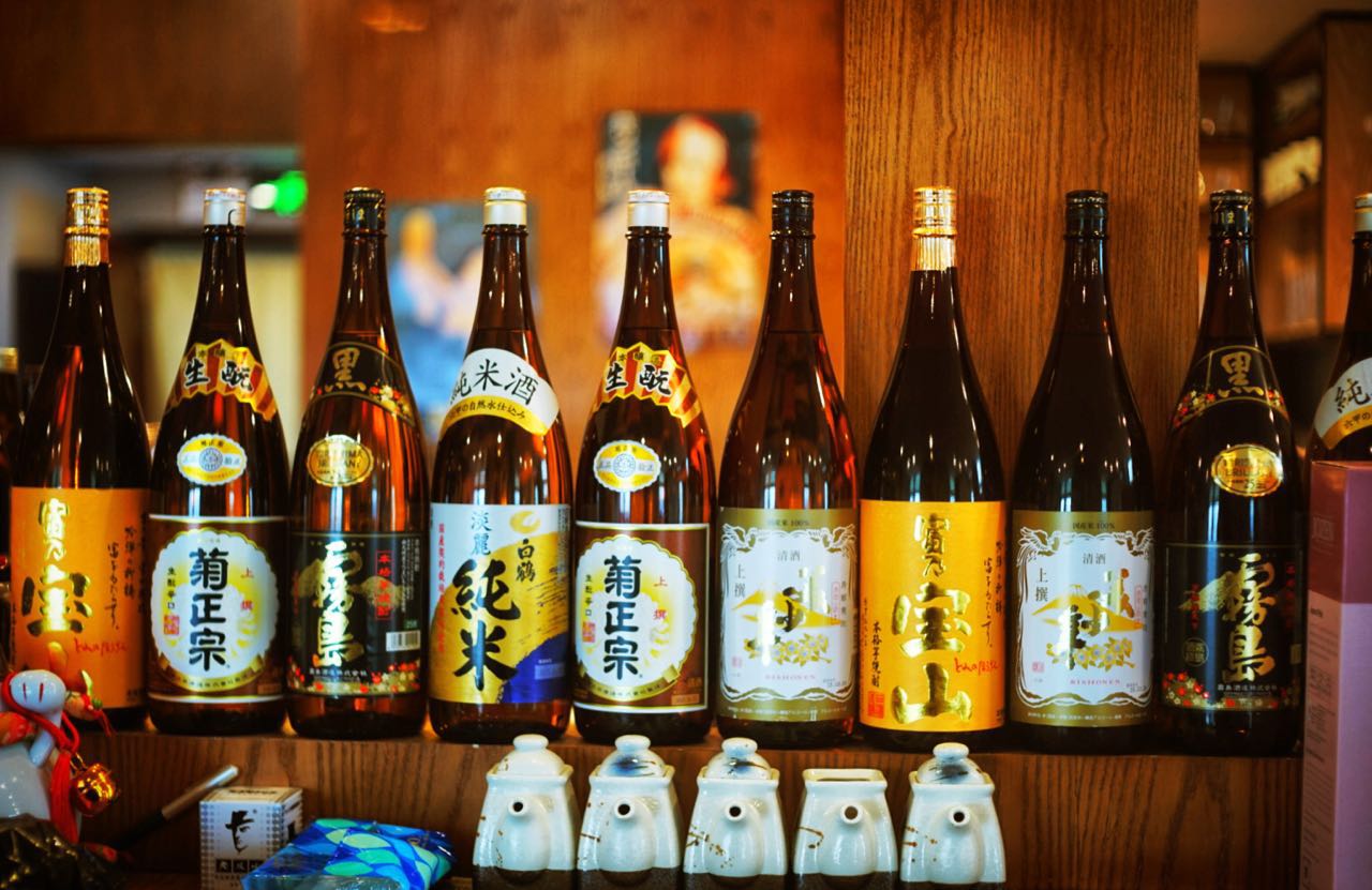 不当翻译官，他钻进居酒屋11年，终在山城做出最旧最暖的日料铺