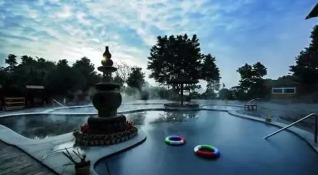 去哪儿泡温泉才是你的最爱,天冷来这里泡温泉最幸福