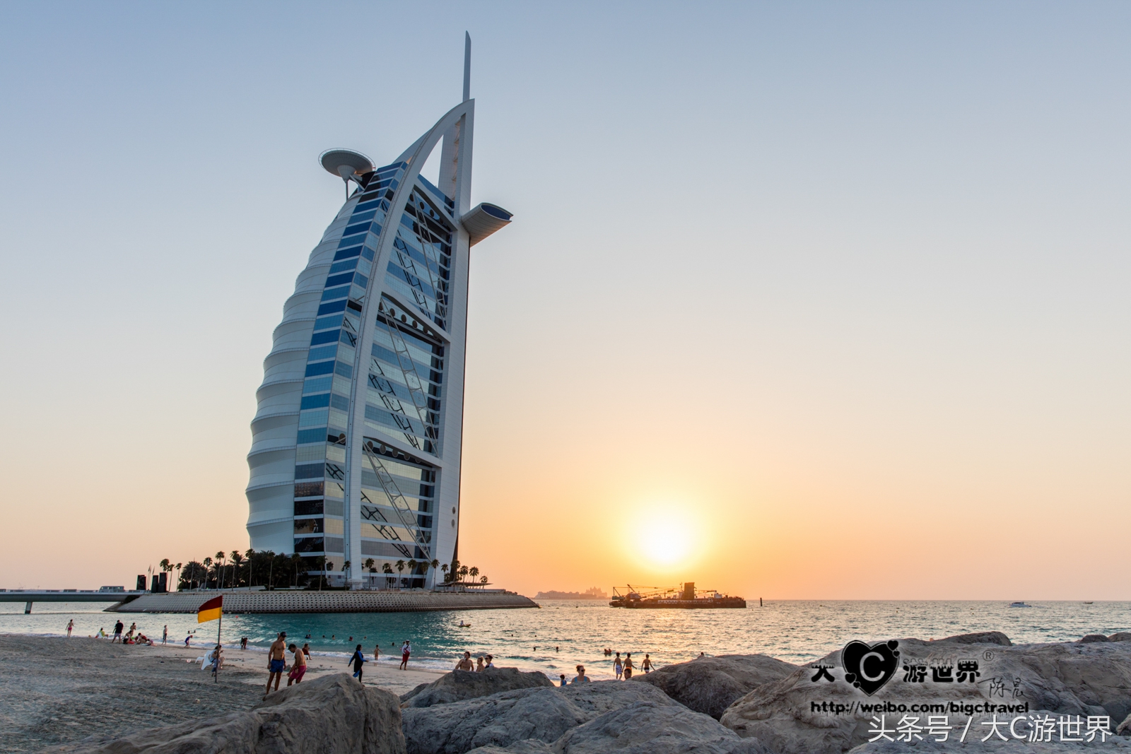 旅游的中国夫妻住迪拜帆船酒店,住迪拜帆船酒店攻略