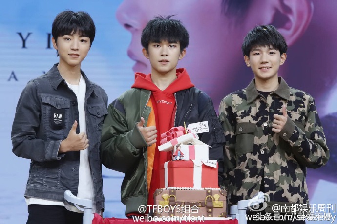 易烊千玺面对粉丝说娶我,易烊千玺微博之夜走路王俊凯王源