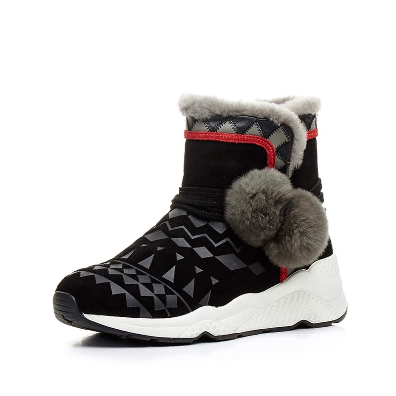 洋气雪地靴女显脚小,年轻人穿的雪地靴好看时尚