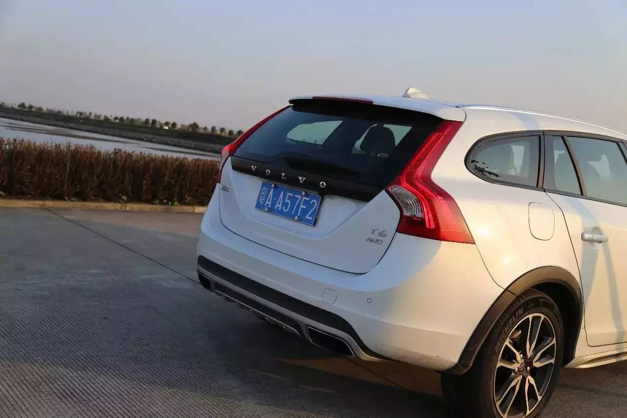 进口沃尔沃v60新款试驾,沃尔沃v60深度试驾