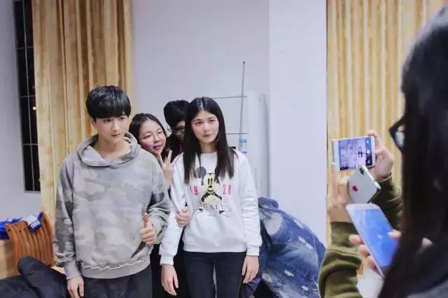 吃饭时直播,睡觉时赶路,《微能力者》校园宣传使出微能力!