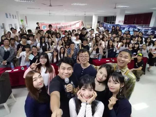 吃饭时直播,睡觉时赶路,《微能力者》校园宣传使出微能力!