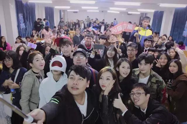 吃饭时直播,睡觉时赶路,《微能力者》校园宣传使出微能力!